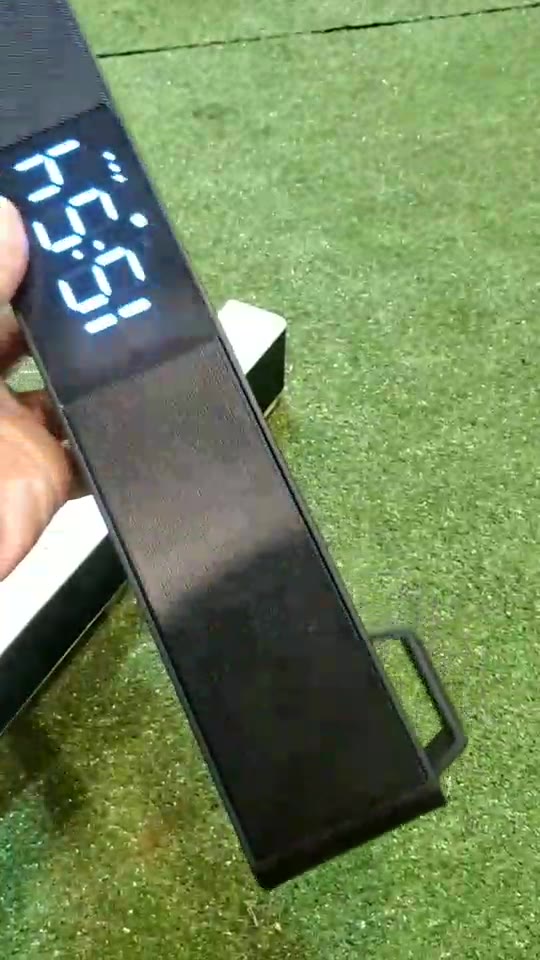 สุดยอดลำโพง Soundbar เพิ่มอรรถรสในการฟัง ดื่มด่ำกับการรับชมภาพยนตร์หรือเล่นเกมจากหน้าจอทีวีที่บ้านของคุณ ด้วยเสียงที่เต็มอิ่ม ครบทุกรายละเอียด และสมจริง มาพร้อมกับจอ LED ปรับความสว่างได้ 3 ระดับ แสดงเวลาและสถานะพร้อมทั้งตั้งเป็นนาฬิกาปลุกได้ บลูทูธเวอร์ชั่น 5.0 แบตเตอรี่ 2200mAh ใช้งานได้นานถึง 10 ชม. ราคา 1,390 บาท ส่งฟรี 