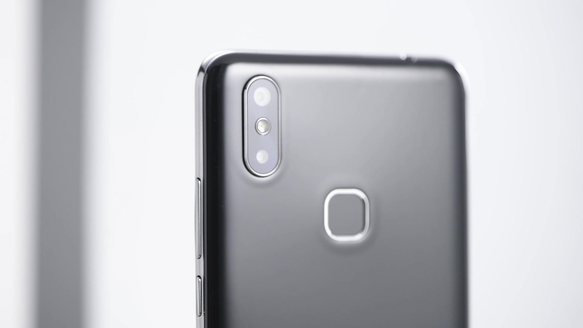 Brauchen Sie ein Smartphone mit großem Bilschirm? #CubotMax2 erscheint mit dem weltweit ersten #Waterdrop 6.8 Zoll 19:9 Bildschirm!