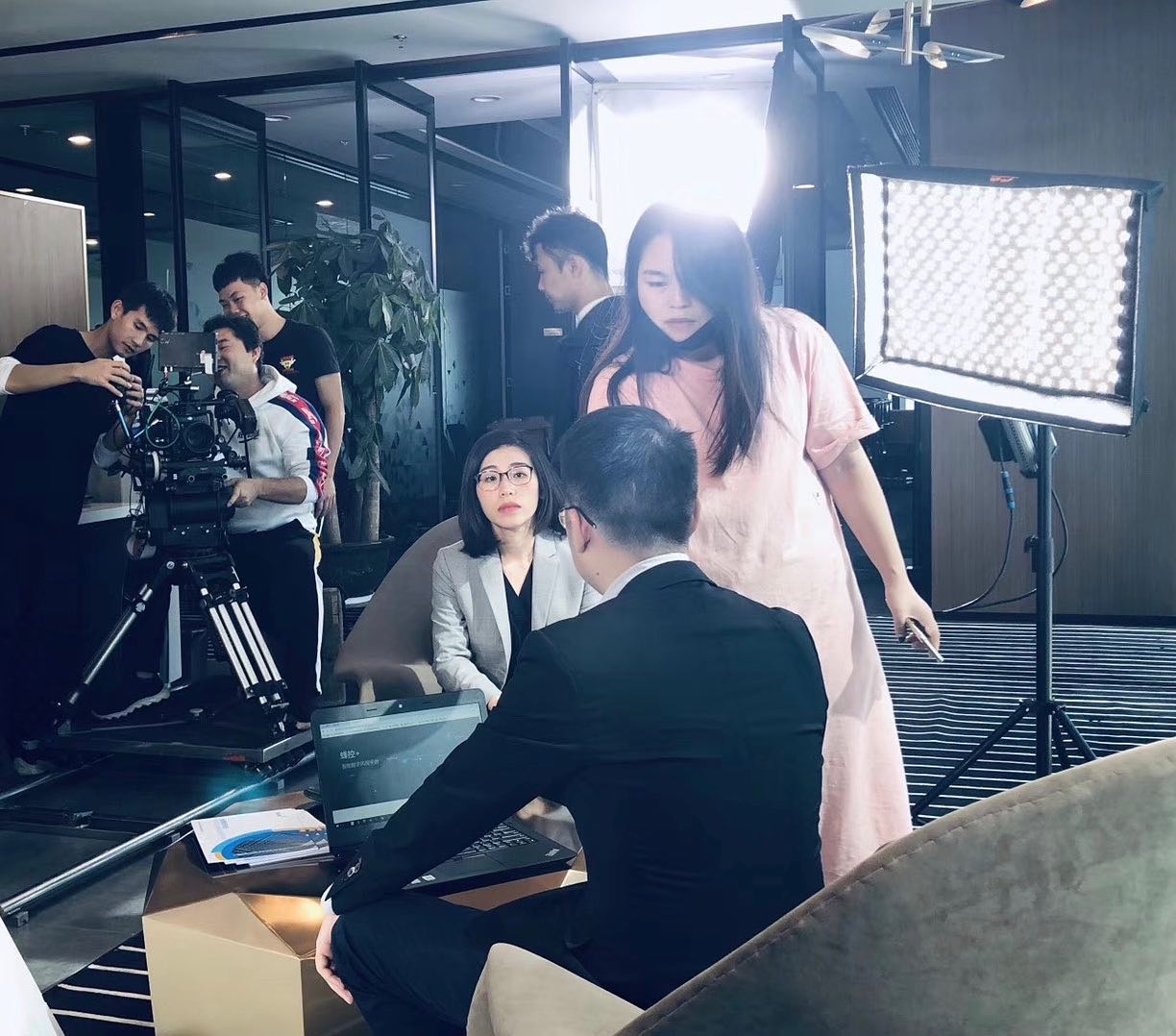 High color accuracy, bright & soft lighting, as well as completely silent during interview live filming, FalconEyes ROLLFLEX More information