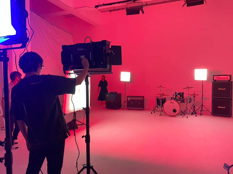 Filming with the FalconEyes DESAL 8-Series RGBW Soft Light Panels 